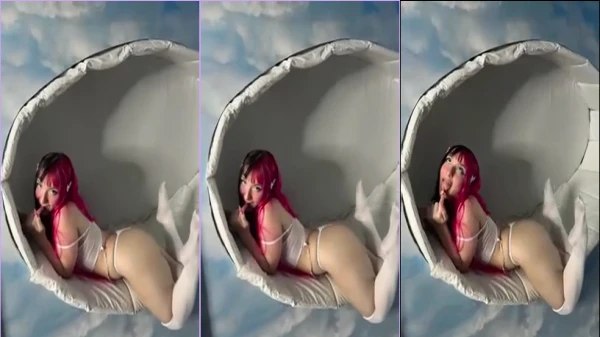Dá uma olhada na irresistível Belle Belinha exibindo sua bundinha maravilhosa!