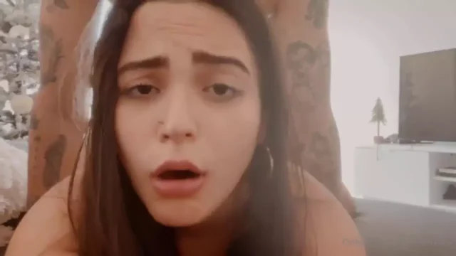 Ariana Van X deu uma escorregada na internet pedindo uma “coveniente” por trás