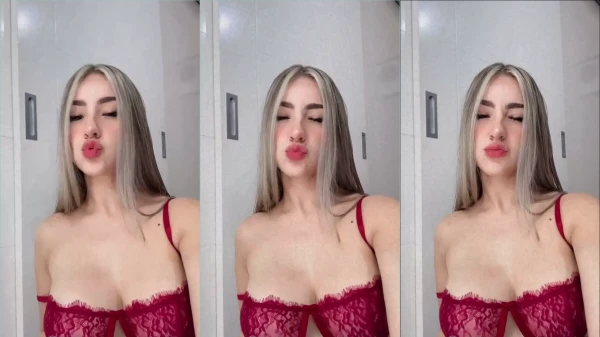 Cinthia Ortega, a gostosa do OnlyFans, arrasando de calcinha vermelha!