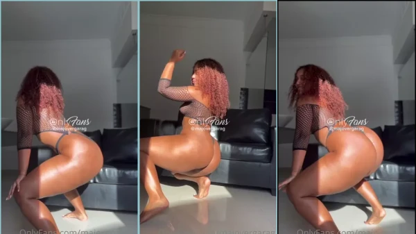 Pretinha charmosa arrasando na majorete, mostrando todo seu talento com o rebolado!