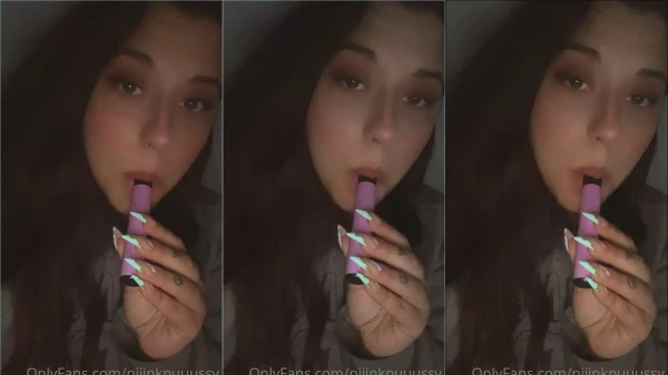 Ruivinha420 na atividade de fumar um pod!